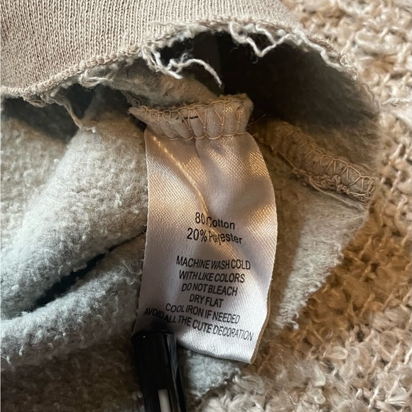 The Nash Collection - NWT Sage cropped sweatshirt. Size L/XL - Picture 6 of 7